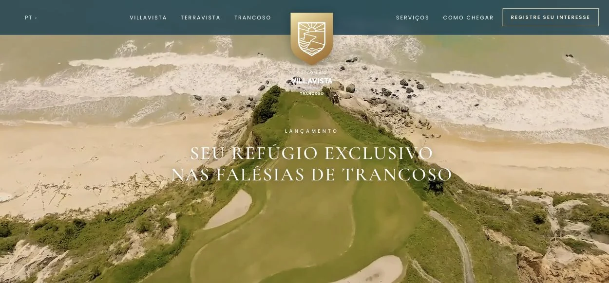 Home do site Villavista com as falésias e o mar de Trancoso